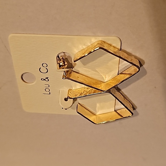 LOU & CO NWT Hammered gold, diamond shaped geometric earrings - Picture 5 of 8